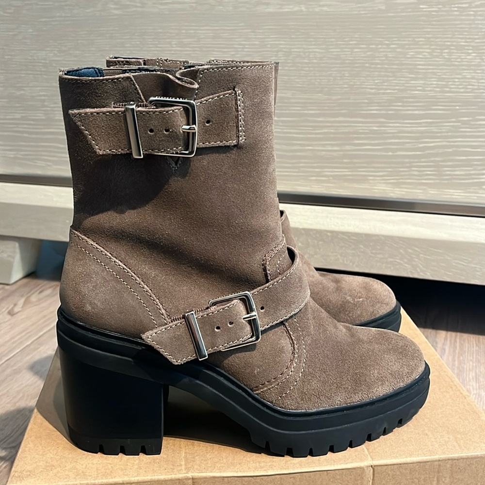 KENNETH COLE RHODE LUG SOLE BOOTIE - LIKE NEW - POLAR GRIP